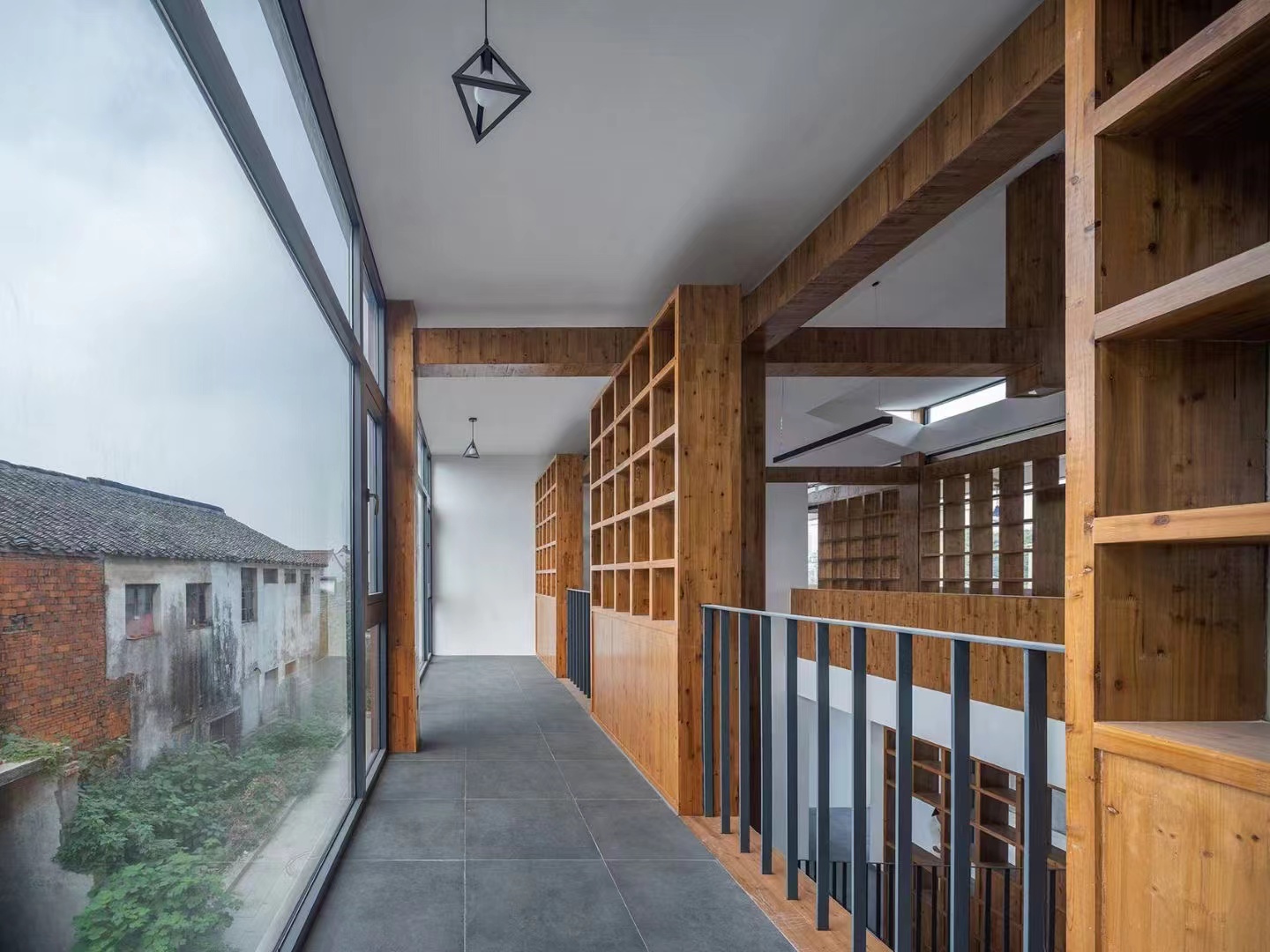 太仓纯木防腐木胶合木隔断 中式风隔断